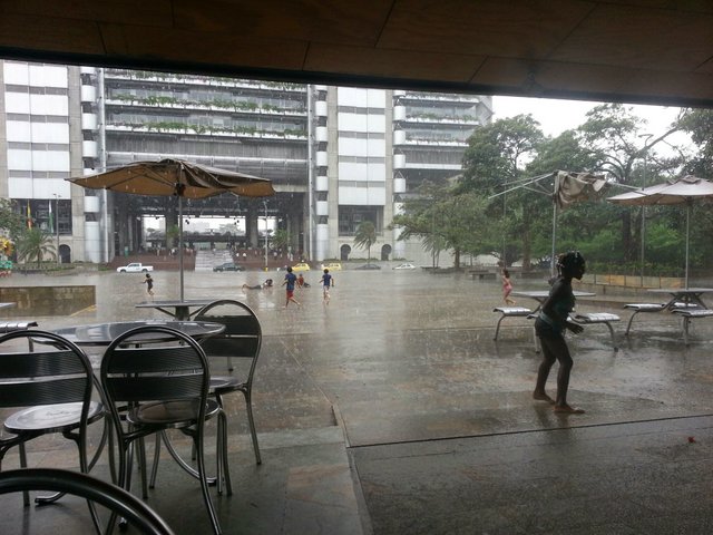 Fittingly, just after leaving the Museo del Agua it began to pour down rain.
