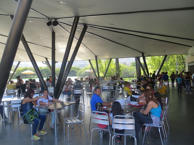The food court in Parque Norte