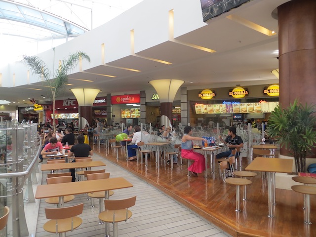 The fourth floor food court in Santafé