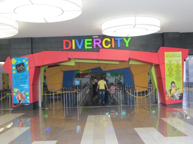 Entrance to Divercity in Santafé
