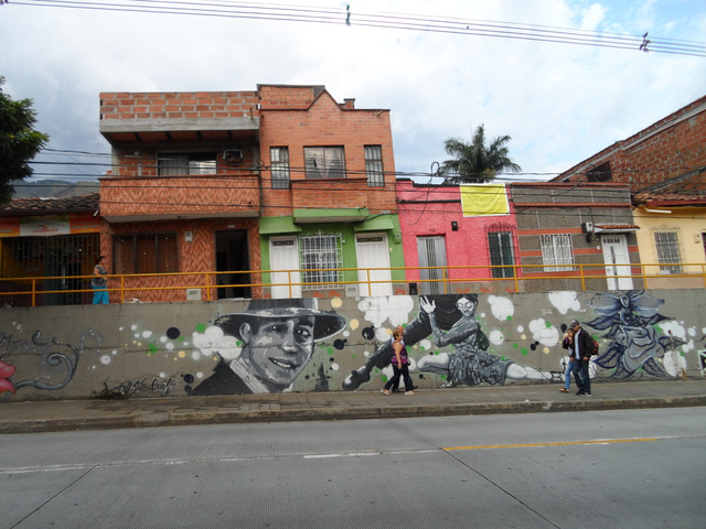 Another Gardel portrait out in the Manrique neighborhood.