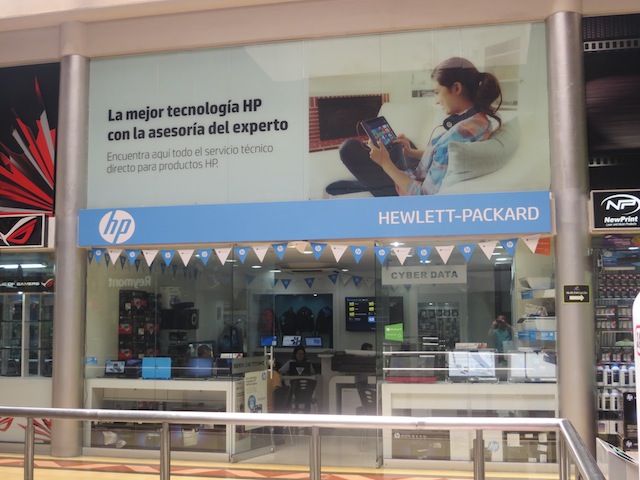Hewlett-Packard store in Monterrey mall