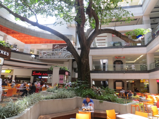 The ground floor food court in Oviedo mall