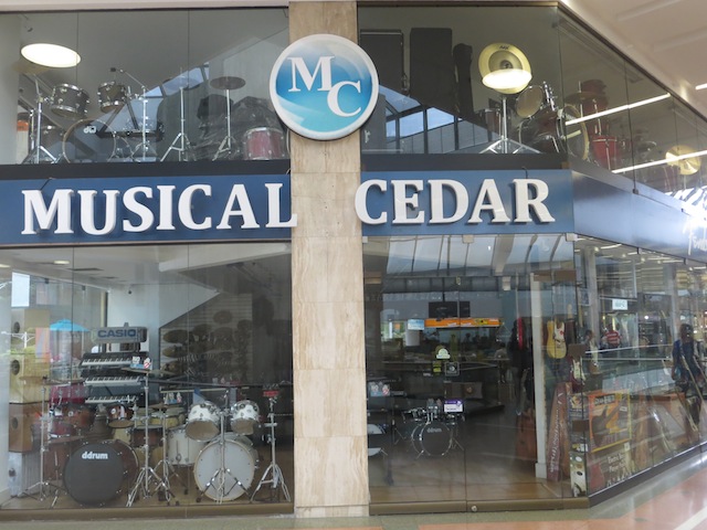 Musical Cedar shop in Unicentro mall