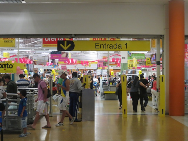Exito supermarket in Puerta del Norte