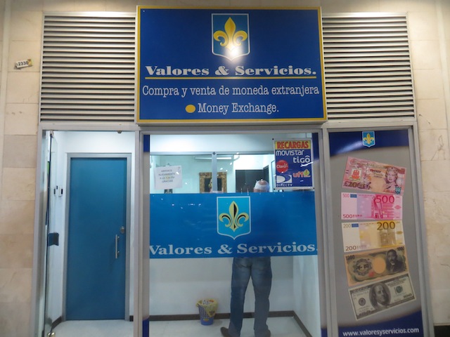 Valores & Servicios Money Exchange in Los Molinos mall