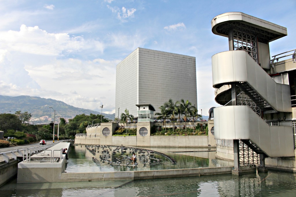 The cube-shaped auditorium, Edificio Inteligente EPM