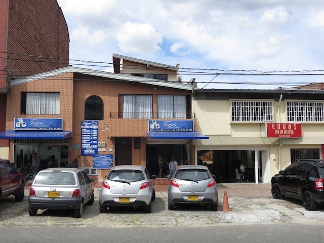 Some of the hairdresser shops near Unicentro mall