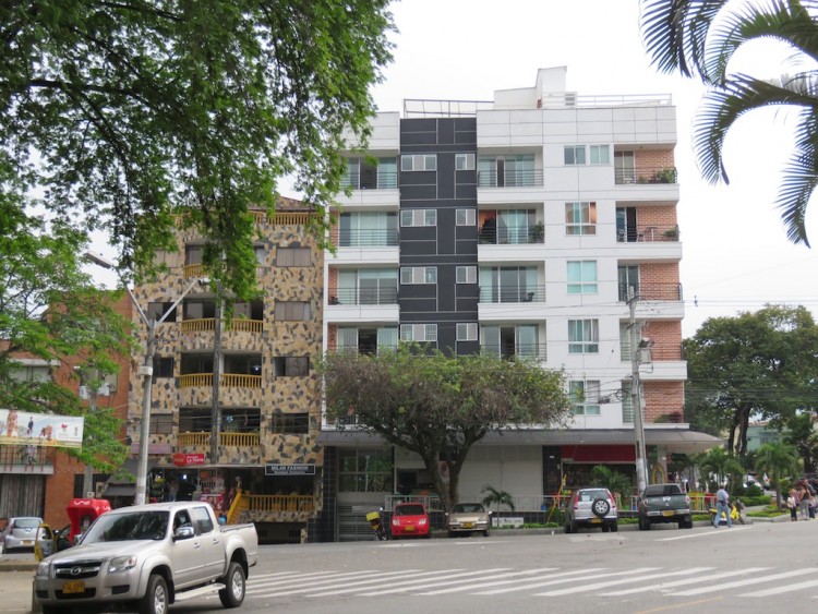 Apartment buildings next to Parque Floresta in La América