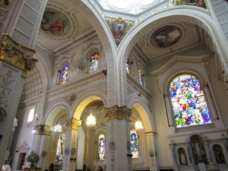 Inside Iglesia Nuestra Señora del Rosario showing some of the artwork