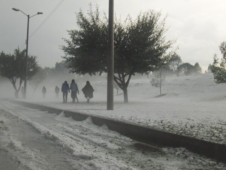 Snow in Bogotá (Photo by Dianib)