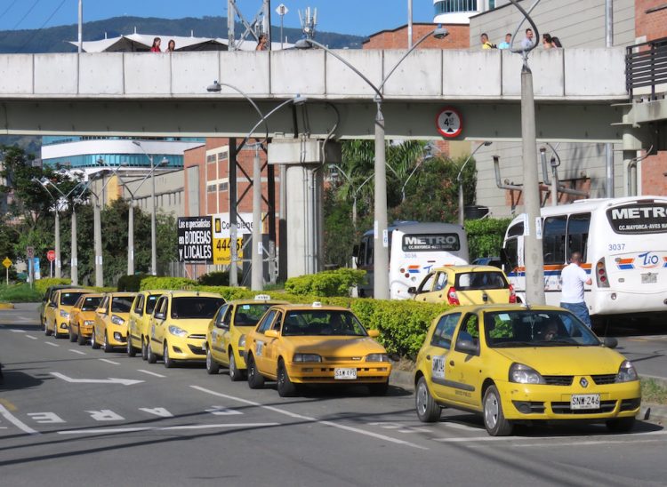 Taxis at Sabaneta metro station