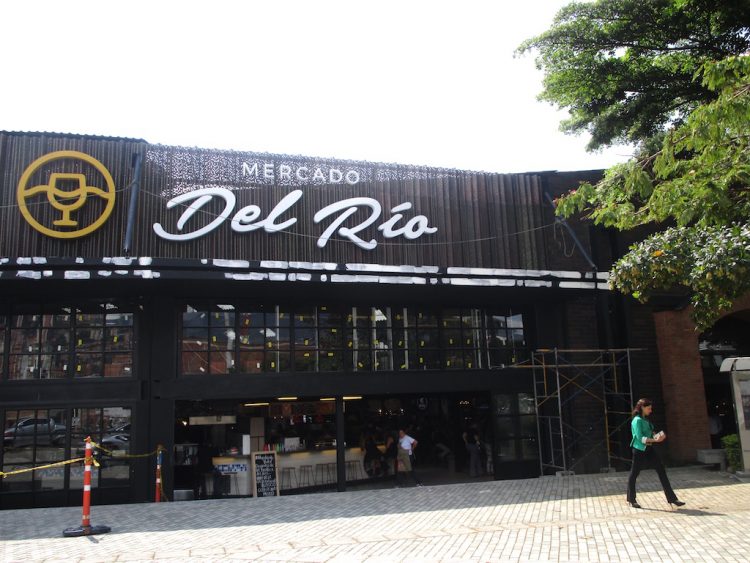 The front of Mercado del Rio