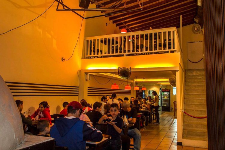 Inside Pizza en Leña, location of our March Meetup, photo courtesy of Pizza en Leña