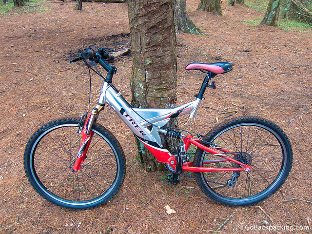 Full suspension Trek mountain bike