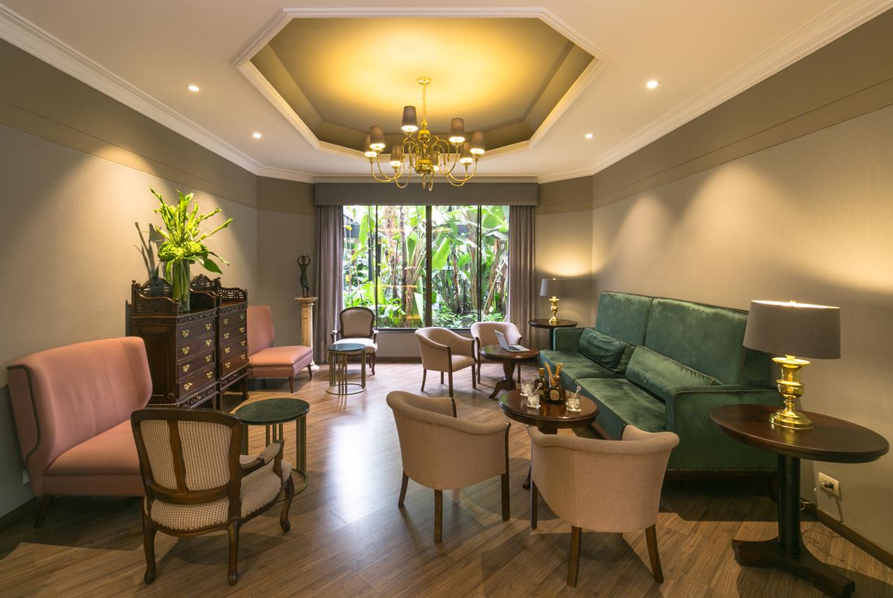 Poblado Plaza: Spacious rooms with classic decor (photo courtesy of Poblado Plaza Hotel)