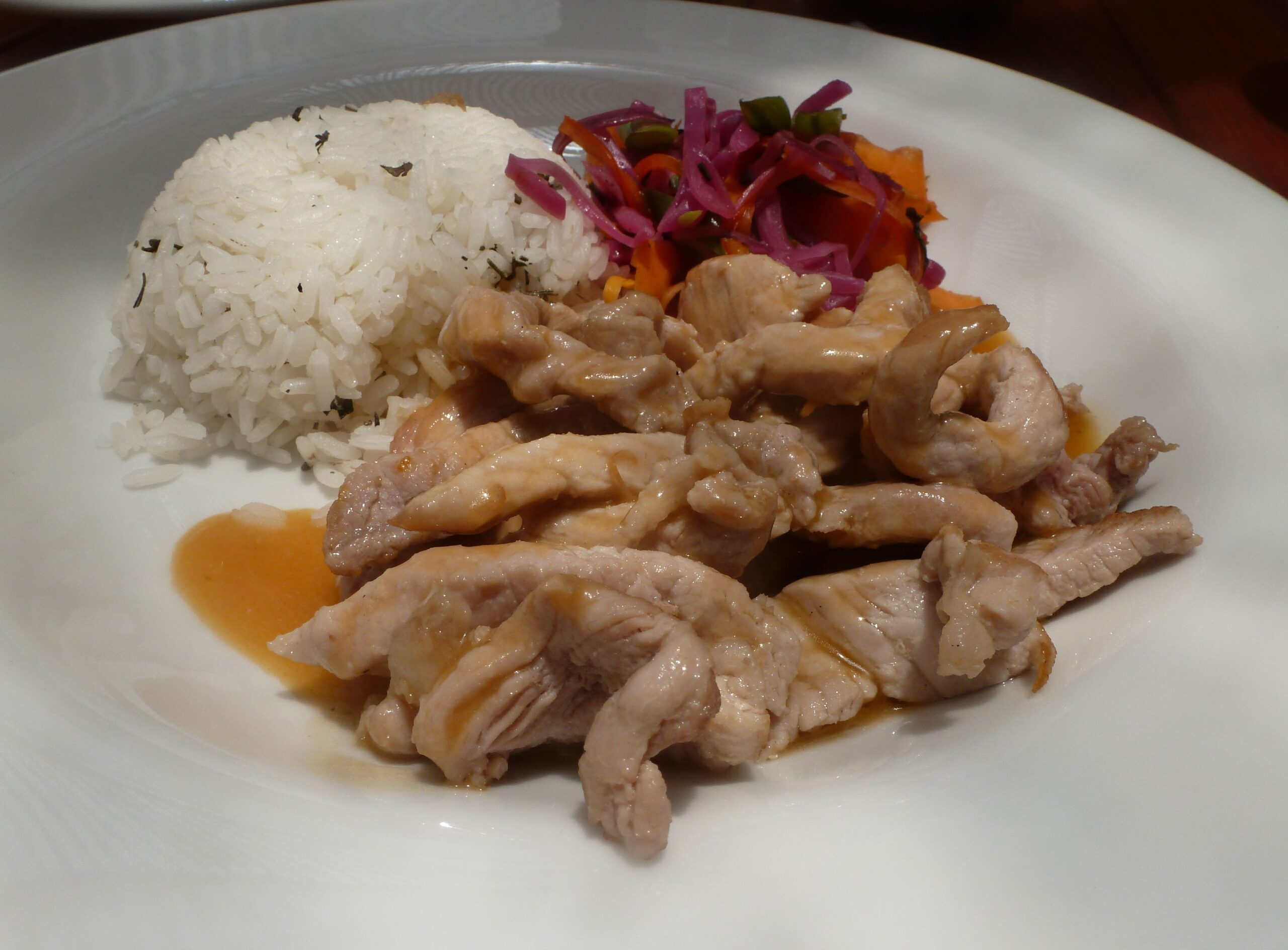 Gourmet meals at Alytorres, with a 10 percent discount, are some of the perks for staying at Kolibrí Hostel. 