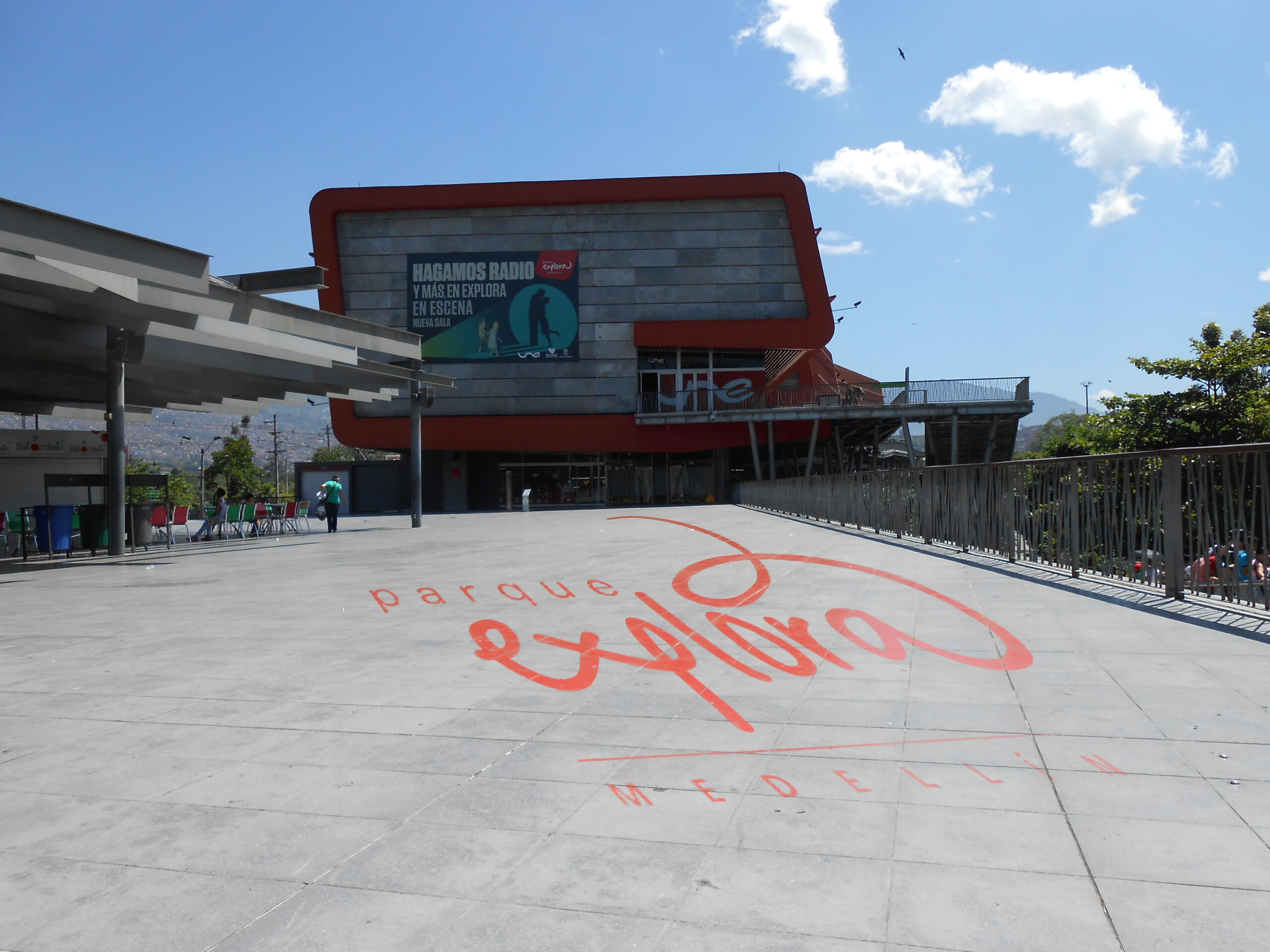 Parque Explora straight ahead...