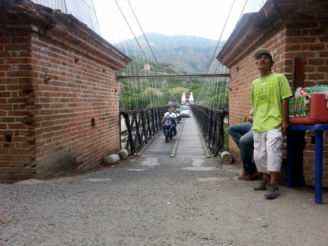 Puente de Occidente Puente de Occidente, narrow one way traffic.
