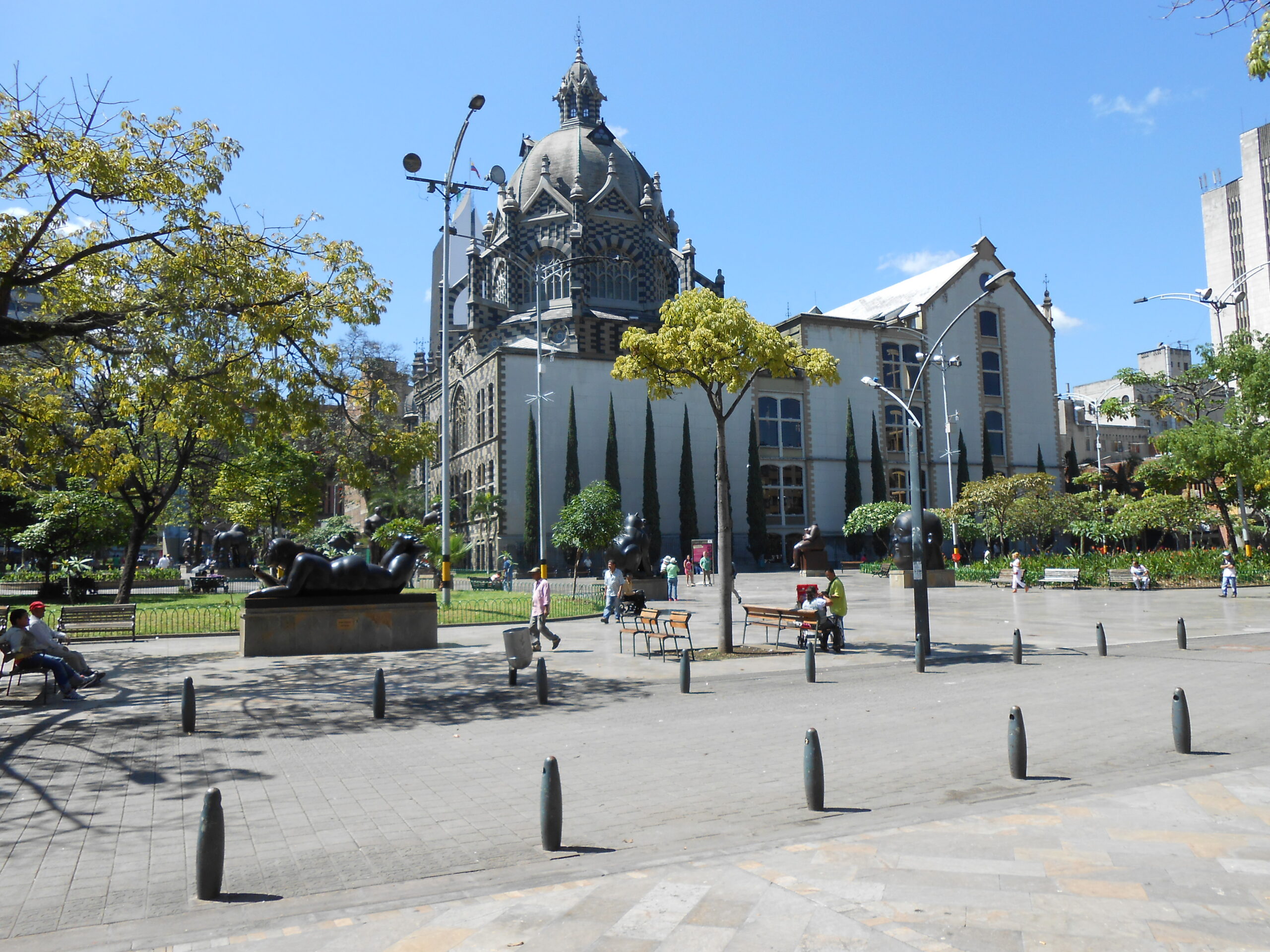 Plaza Botero in the sunshine