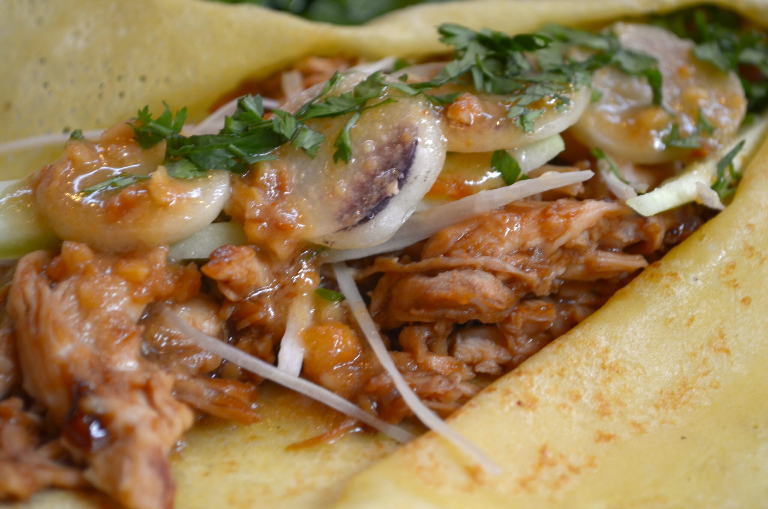 Loose white shorts, graphic T