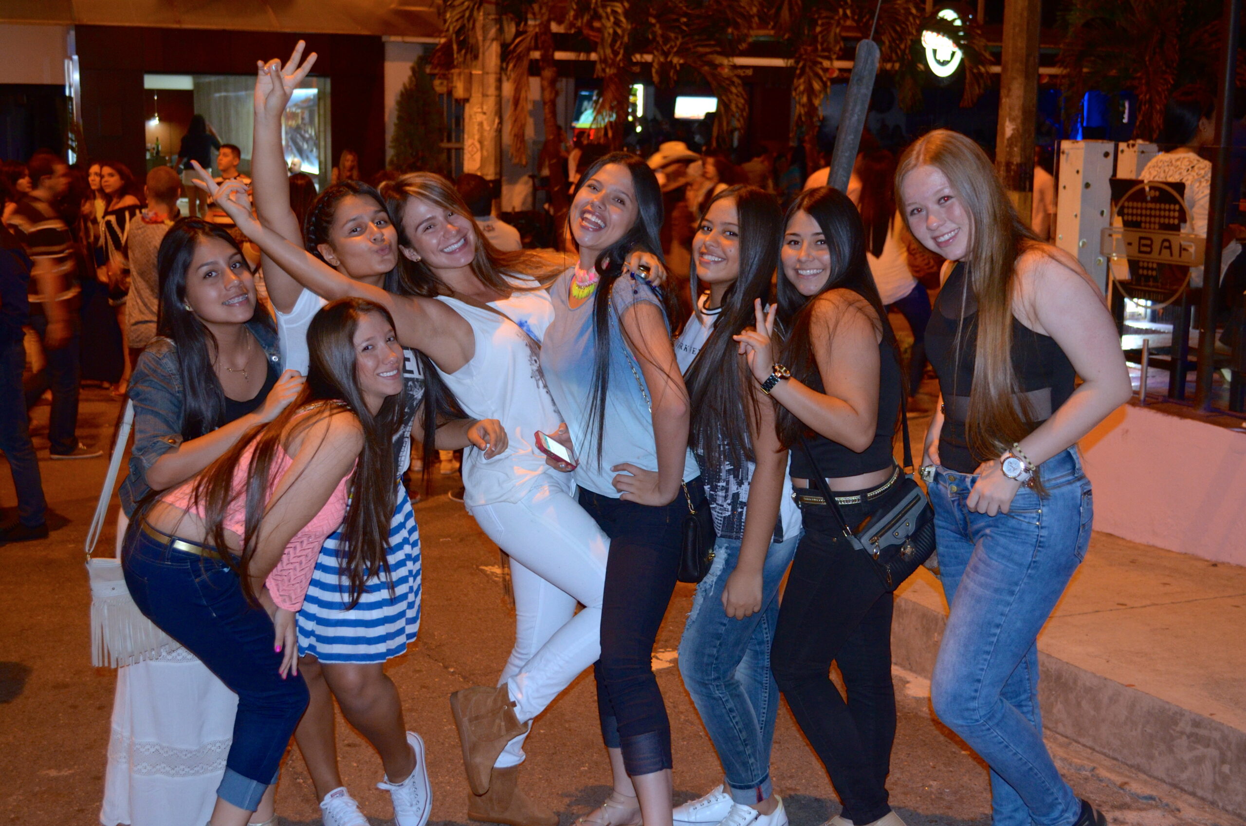 Typical-night-out-in-Parque-Lleras outfits