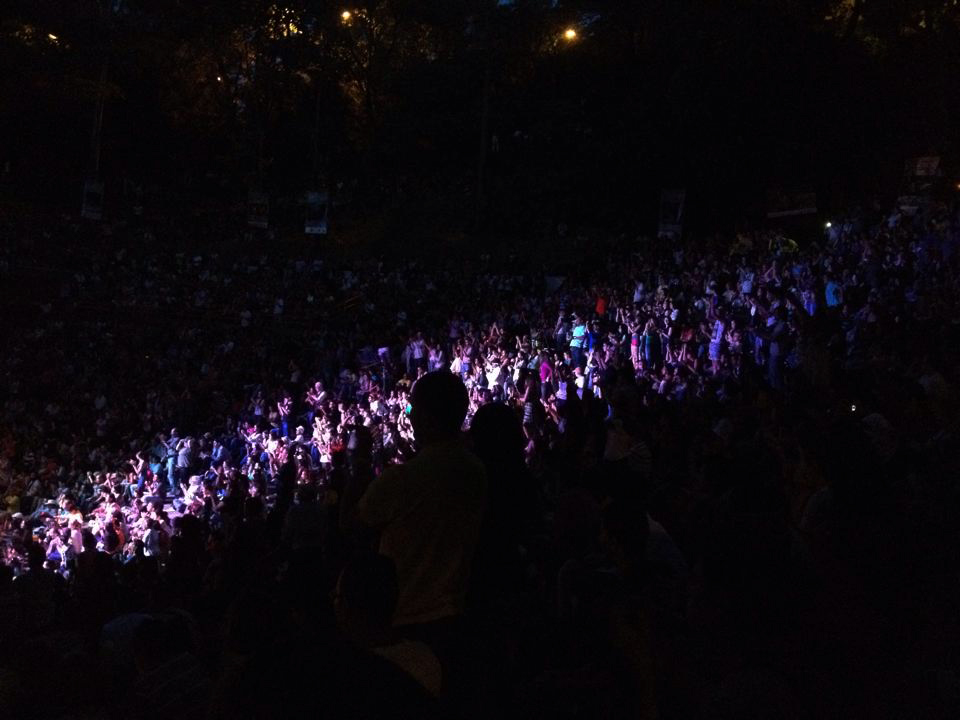 The first night of the festival gathered hundreds of people