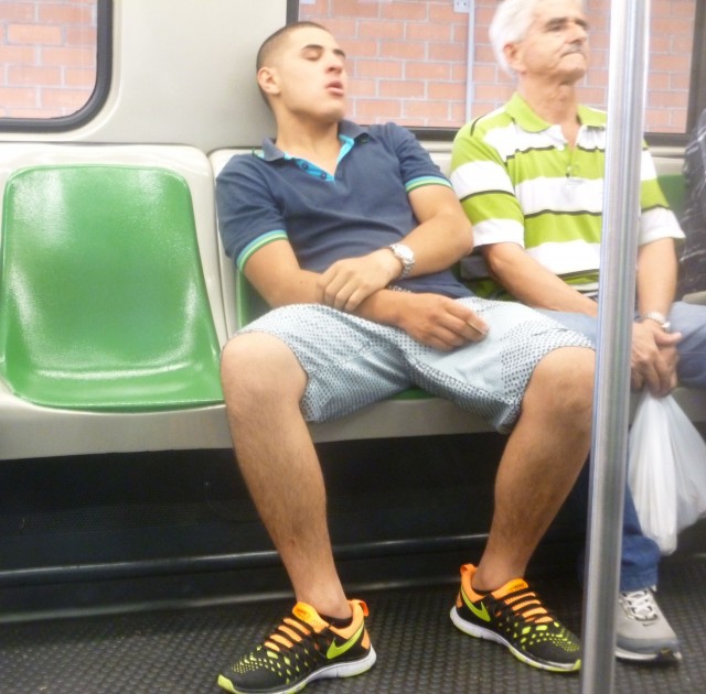 On the Metro, I often see Colombians wearing shorts during the day. 