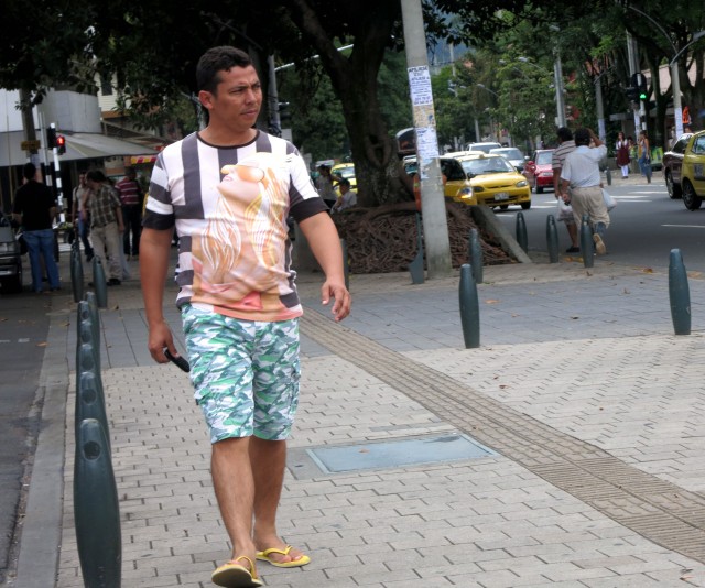 It's not unusual today to see a Colombian dressed like this guy, walking south on La 70. 