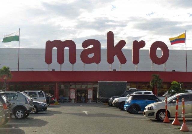 Makro is the Costco of Medellín. 