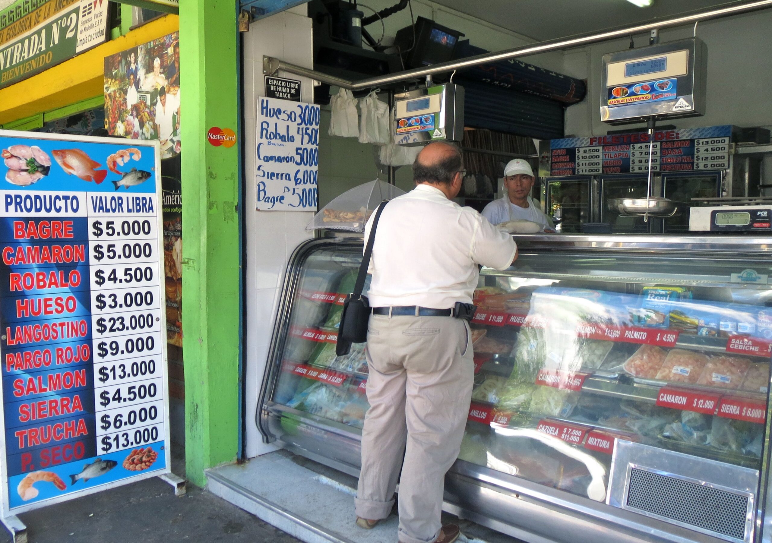 The seafood here is cheap, compared to the big grocery stores. 