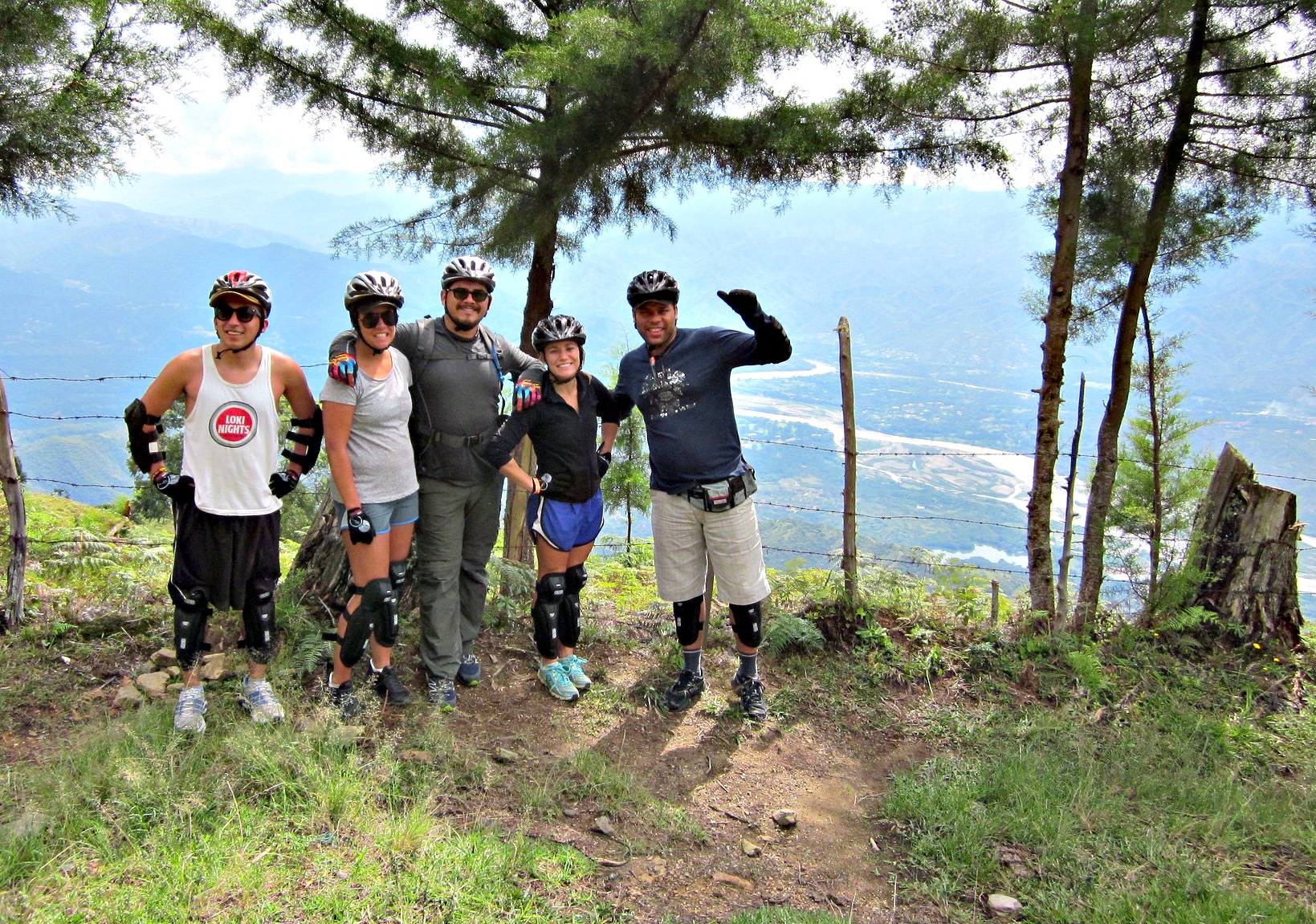 Group photo with Colombian Bike Junkies