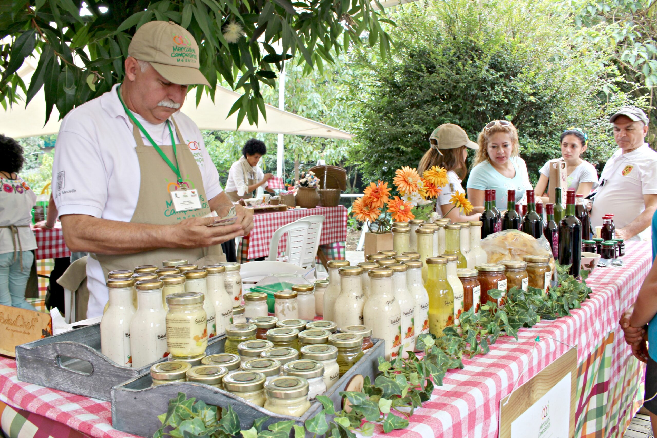 Sauces and salsas at Mercados Campesinos