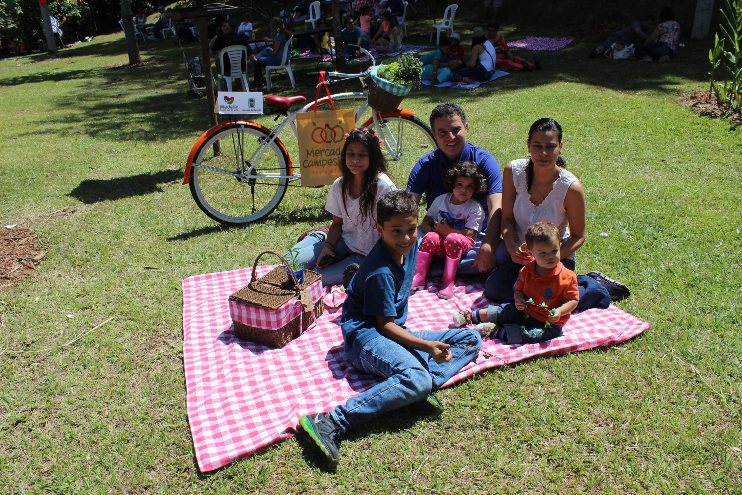 Claudia Márquez Cadavid and family