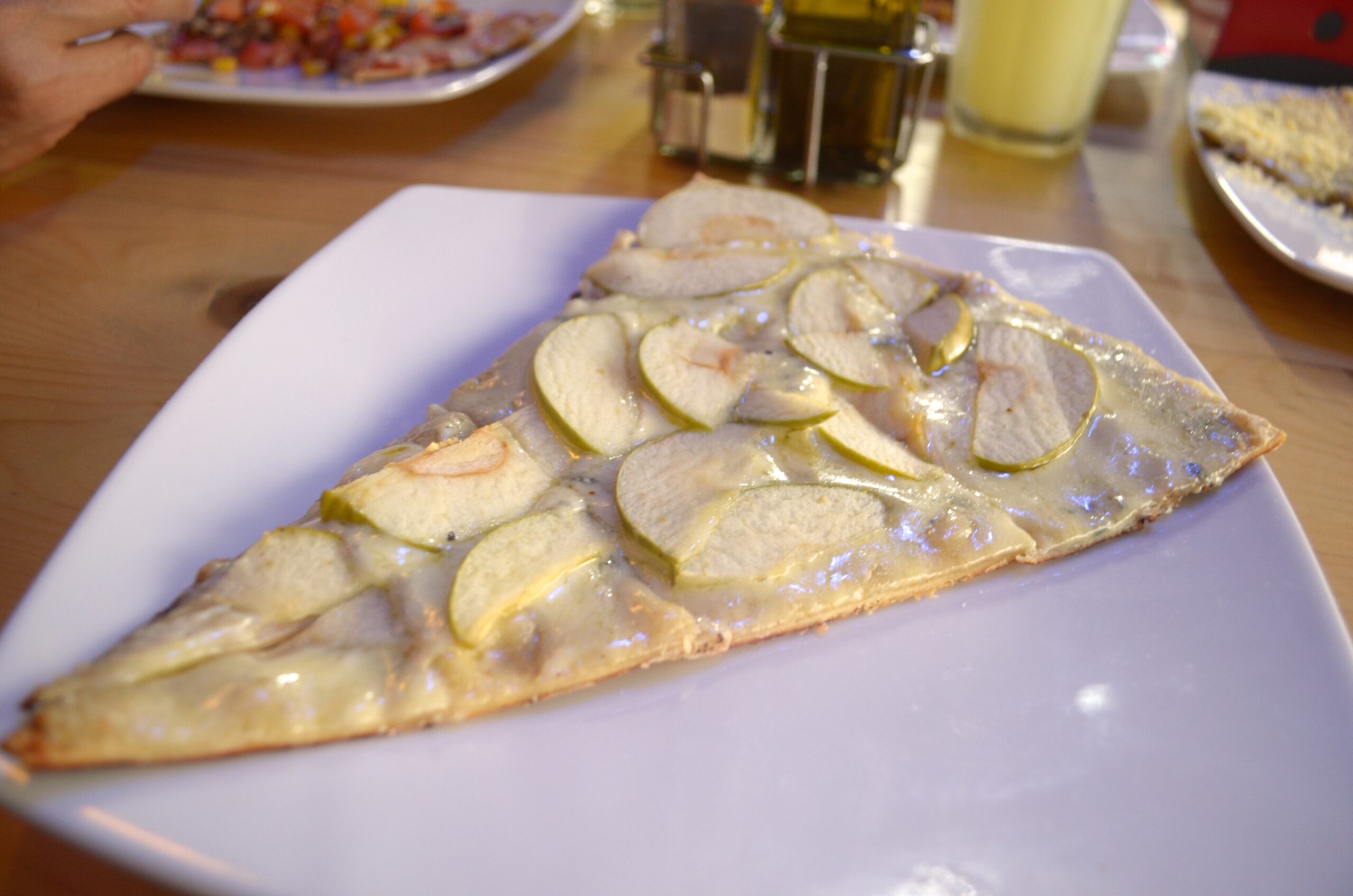 Blue cheese and sour apple pizza Probably my favourite pizza, rich creamy blue cheese and sour green apple make a great combination. 8,800 COP ($3.30)