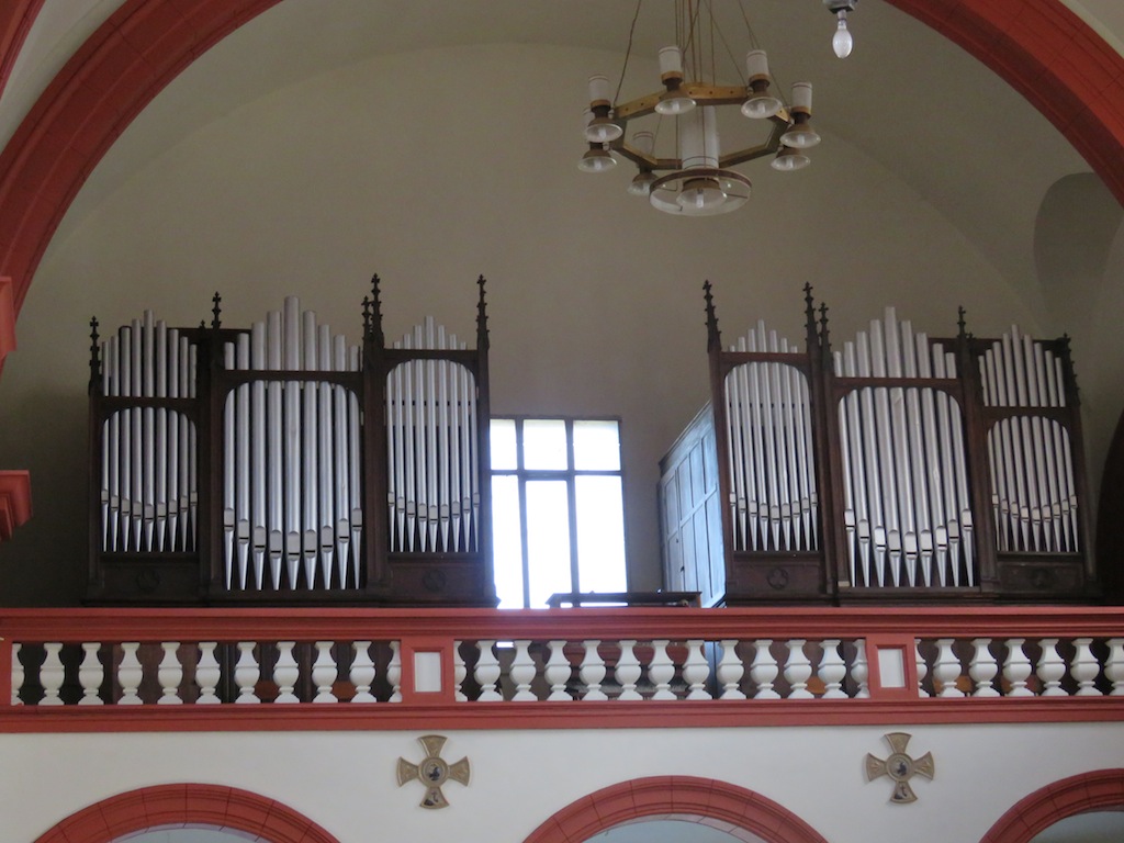 Organ Second floor organ