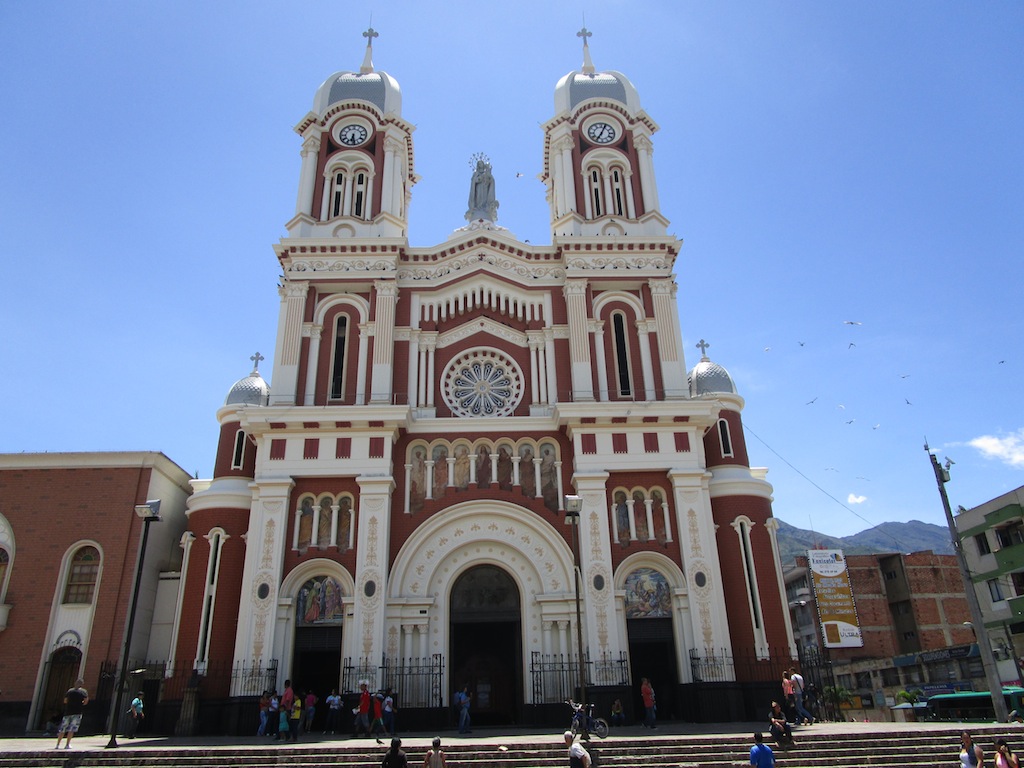 The facade of Iglesia Nuestra Señora del Rosario in Bello