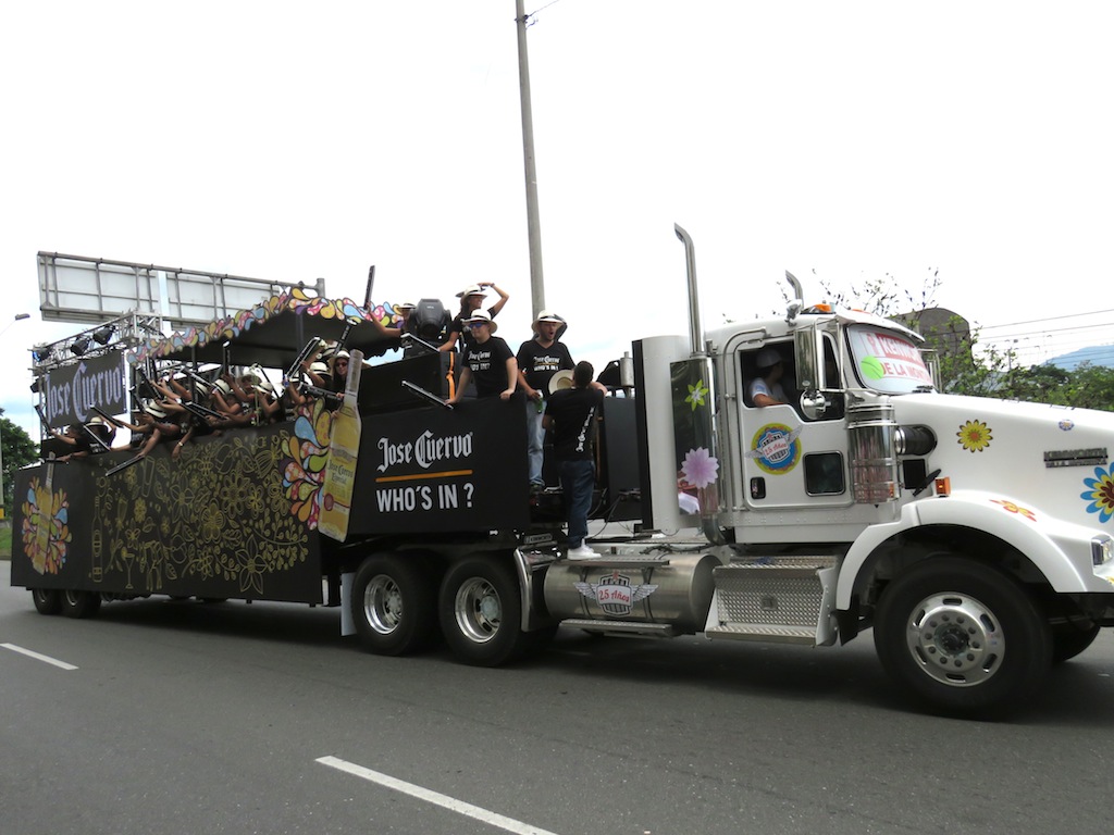 There were also a few party semis in the beginning of the parade
