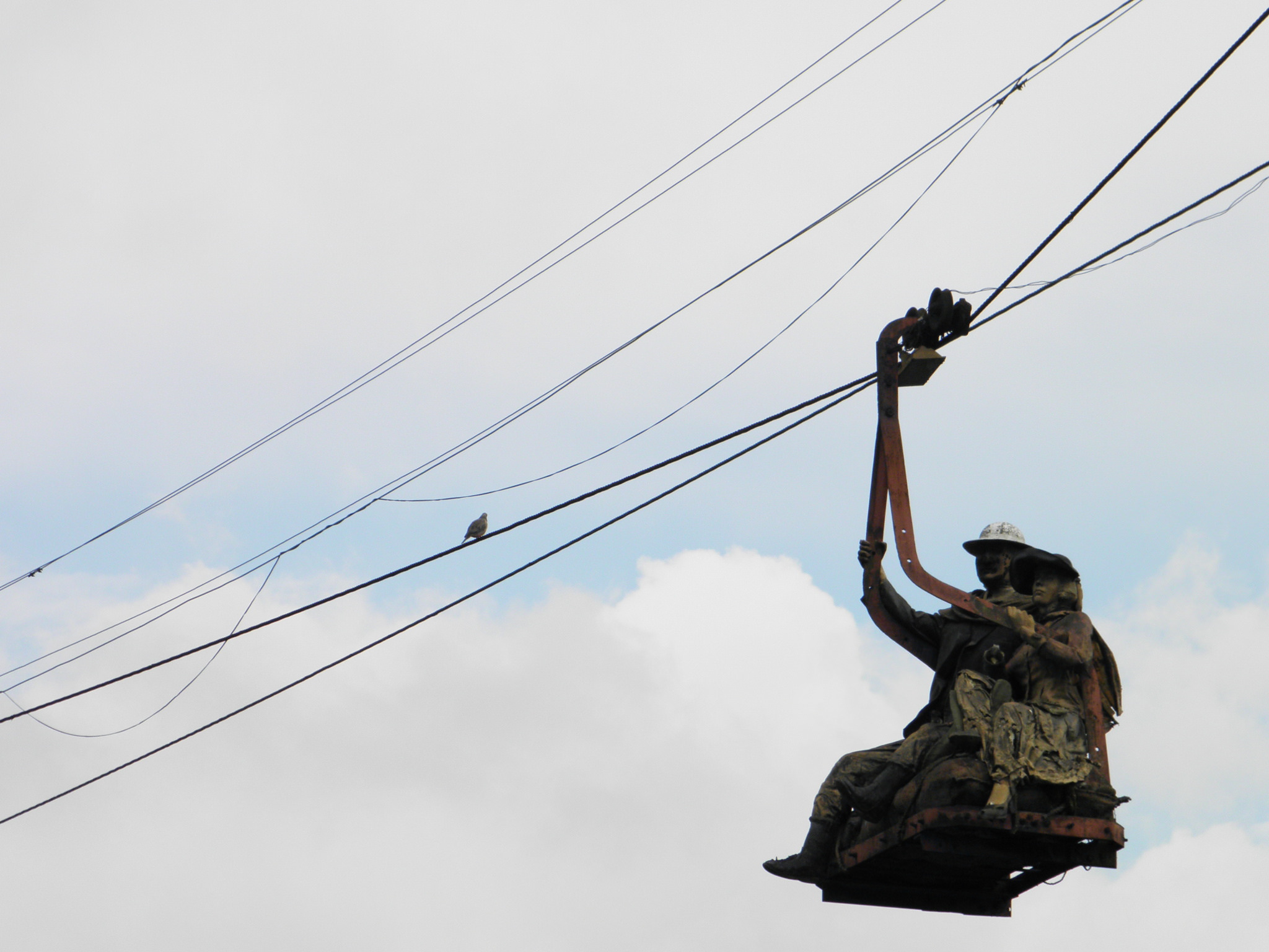 Cable Car Couple Cable Car Couple (photo: Luis Alveart)