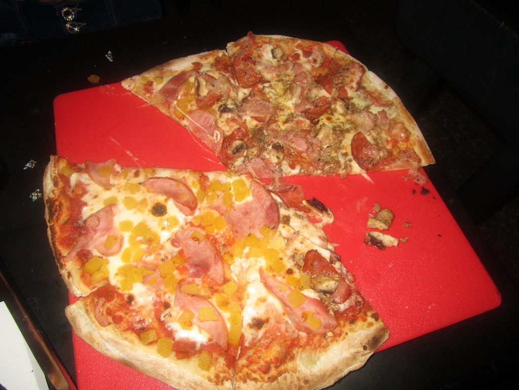 Half Hawaiian and half Amantes de la Carne pizza