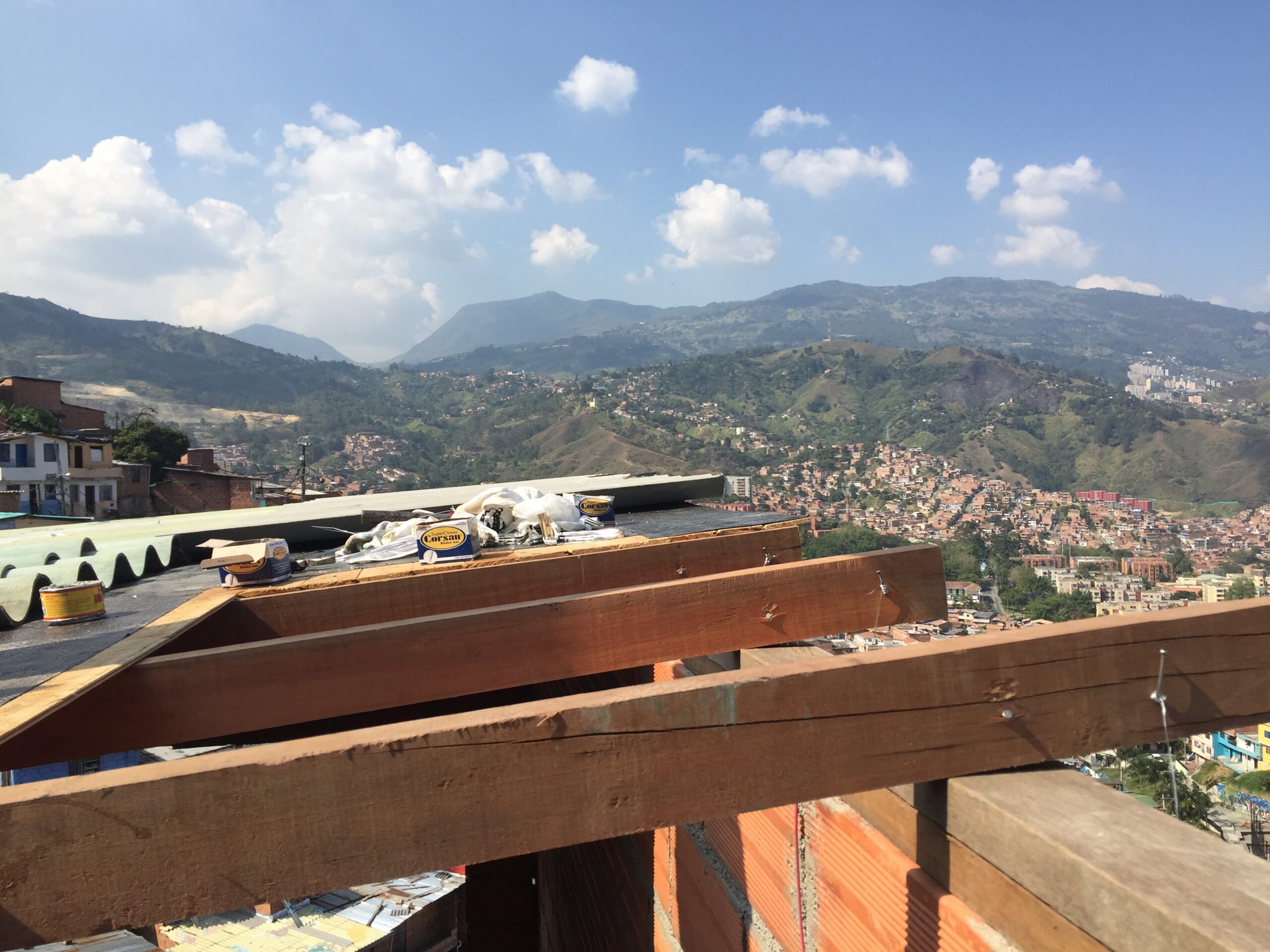 Donar un techo en la Comuna 13