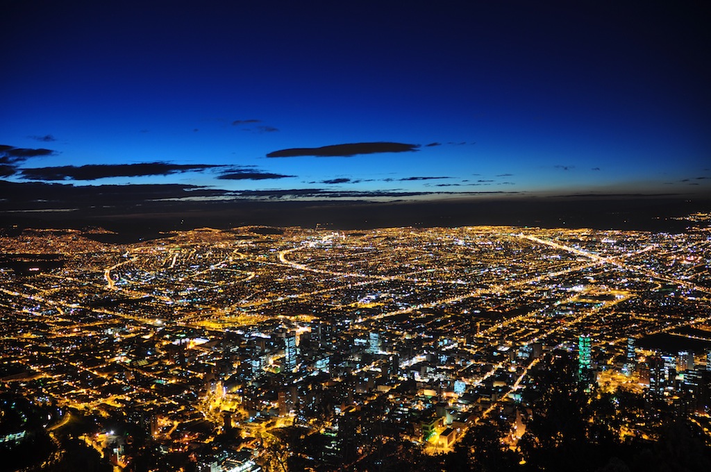 Bogotá at night (photo by Jorge Díaz)