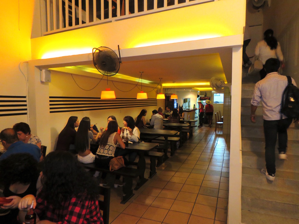 The new Pizza en Leña location busy on a Saturday night