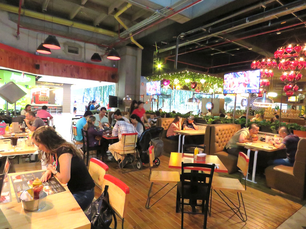Inside the Sabaneta Federal Ribs at lunch