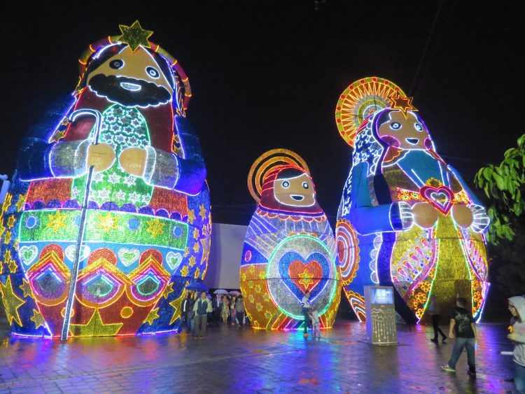 At the entrance to Parque Norte – 3 Christmas figures, the tallest is 15 meters high