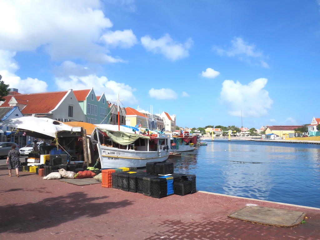 Floating market in Punda