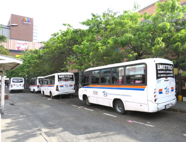 Metro feeder buses at •Itagüí station