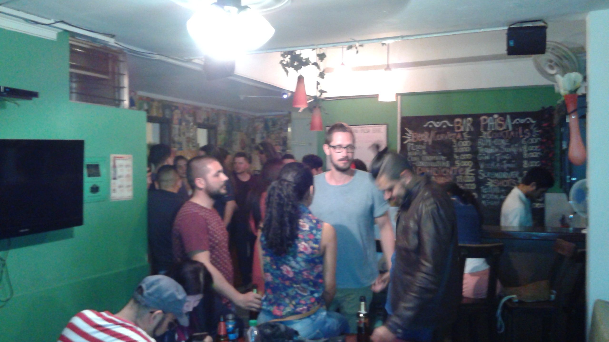 Wandering foreigners and wandering Paisas coming together for language and cultural exchange 