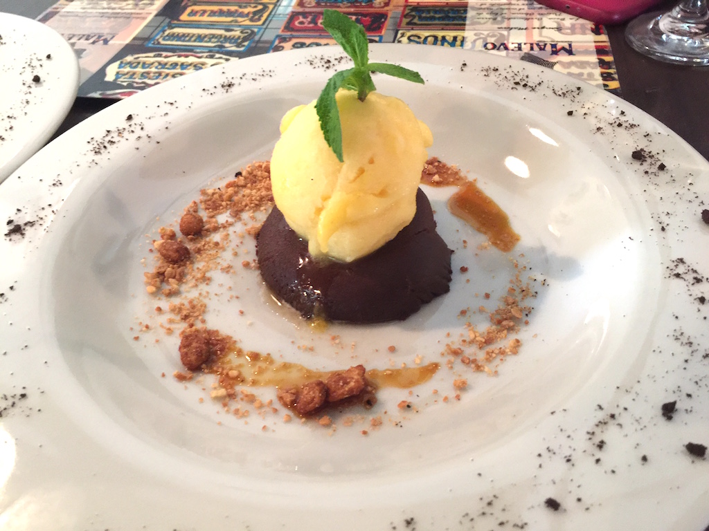 Tentación de chocolate with passionfruit sorbet