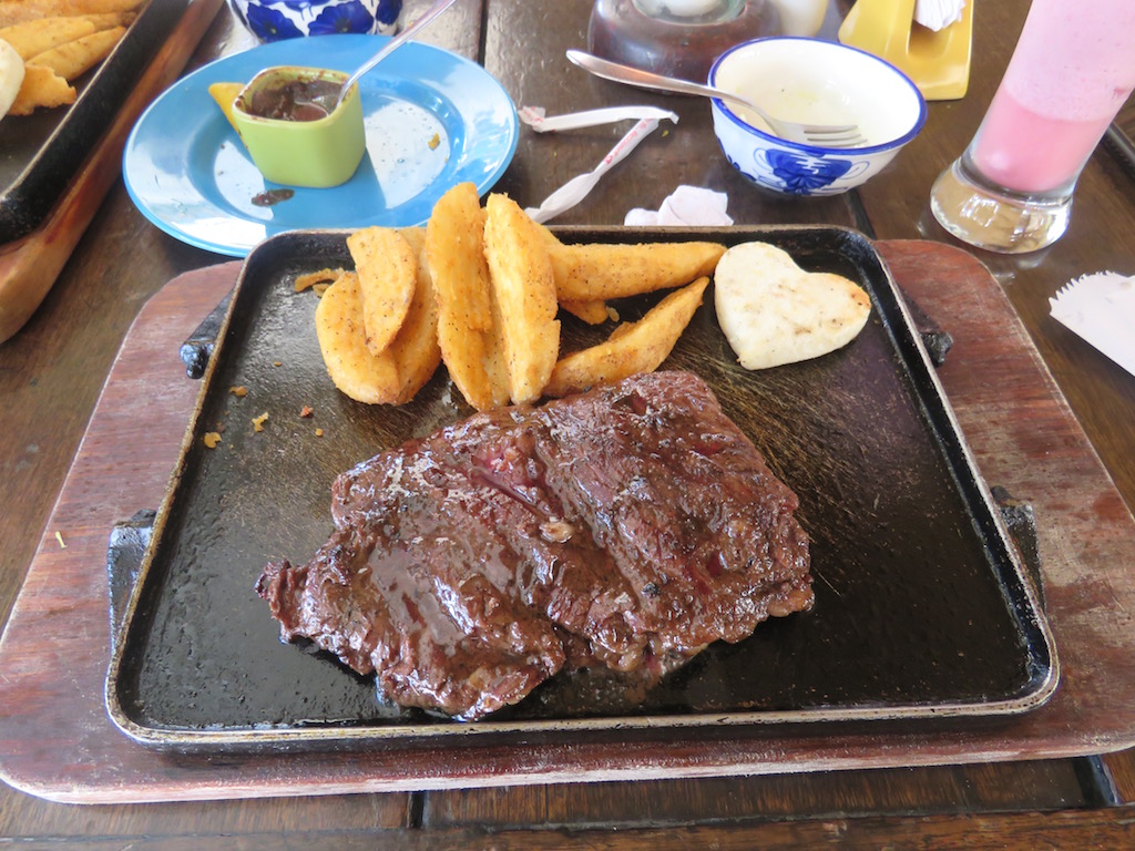 Angus entrañitas steak with fries